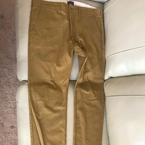 Men’s size 34 chino Levi (like new)